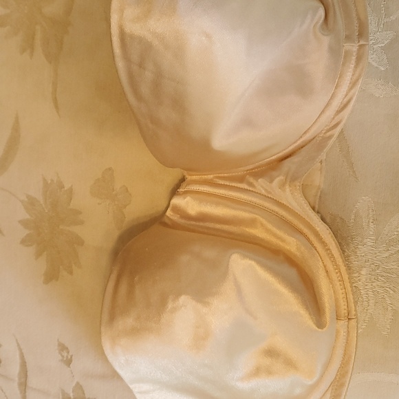 Set of 5 plus bras, all shown as 44-C sizes all underwire and 2 are strapless - Picture 8 of 11